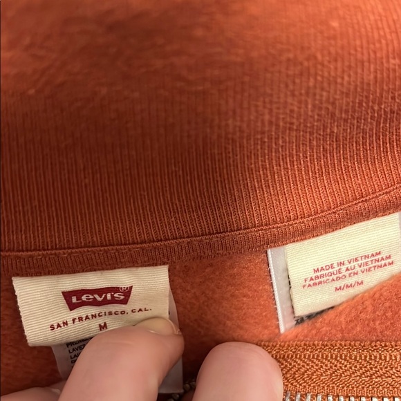 Levi's Cropped quarter zip Sweatshirt - Picture 2 of 5